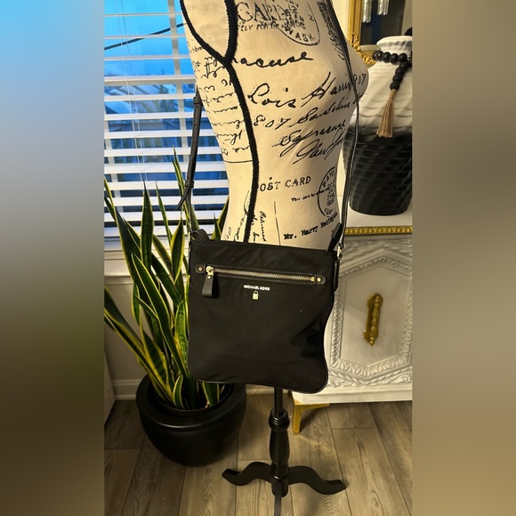 Michael Kors Crossbody Bag - Picture 5 of 10